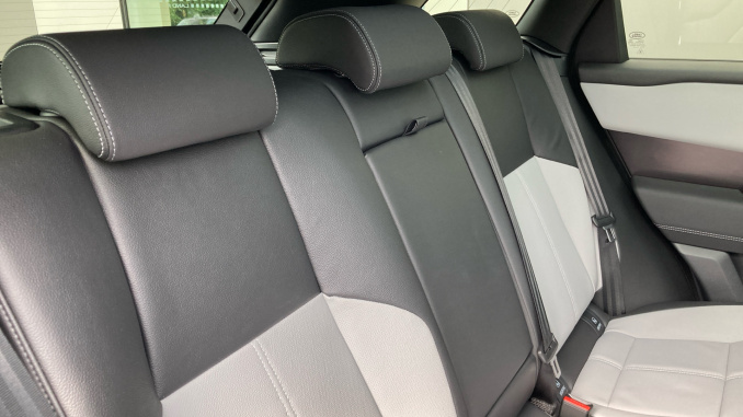 Land Rover Range Rover Velar 3.0 D300 MHEV Belgravia Edition Satin 5dr Auto Diesel Estate - Image 47